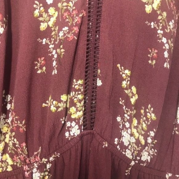 ASTR THE LABEL Amina Floral Cold Shoulder Romper Size Medium - Picture 8 of 9